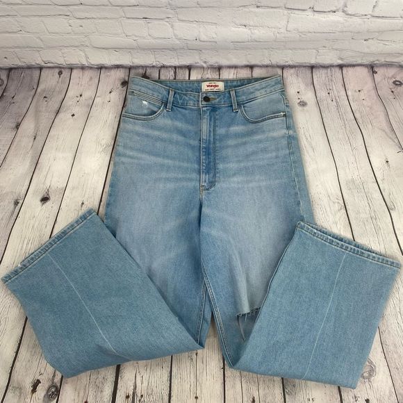 Wrangler Women’s Distressed High Rise Wide Leg Jeans Size 6 NWOT. - Picture 3 of 7
